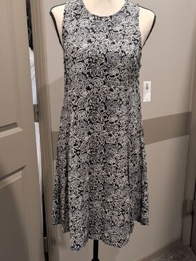 Black & White Floral Sleeveless Swing Dress